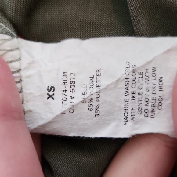 MmMmMm Green V-Neck Top - Picture 6 of 6